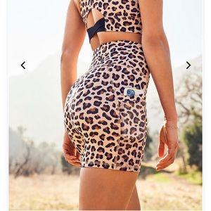 FABLETICS On-the-Go 6" Short - Cheetah